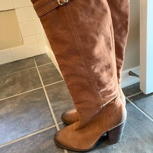 Womens’ Vince Camuto boots never worn.